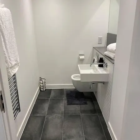 Charming 3-Bed Apartment In London